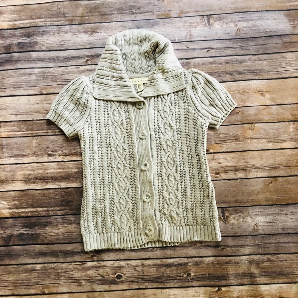 Girls gray knit shortsleeve button down!Size 10/12